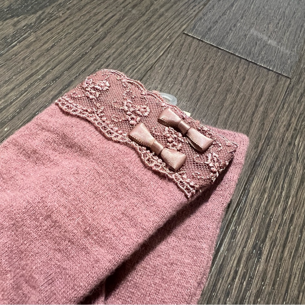 Gloves - Picture 3 of 3